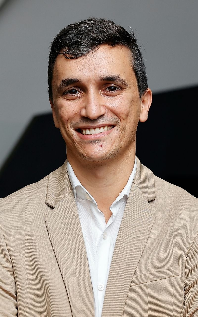 MNVítor Teixeira